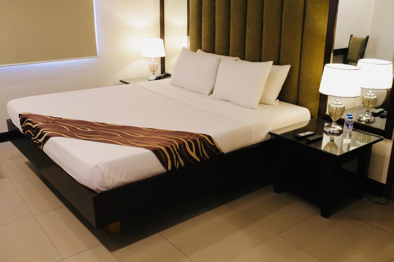 Amalfi718 Hotel Lipa City Zewnętrze zdjęcie