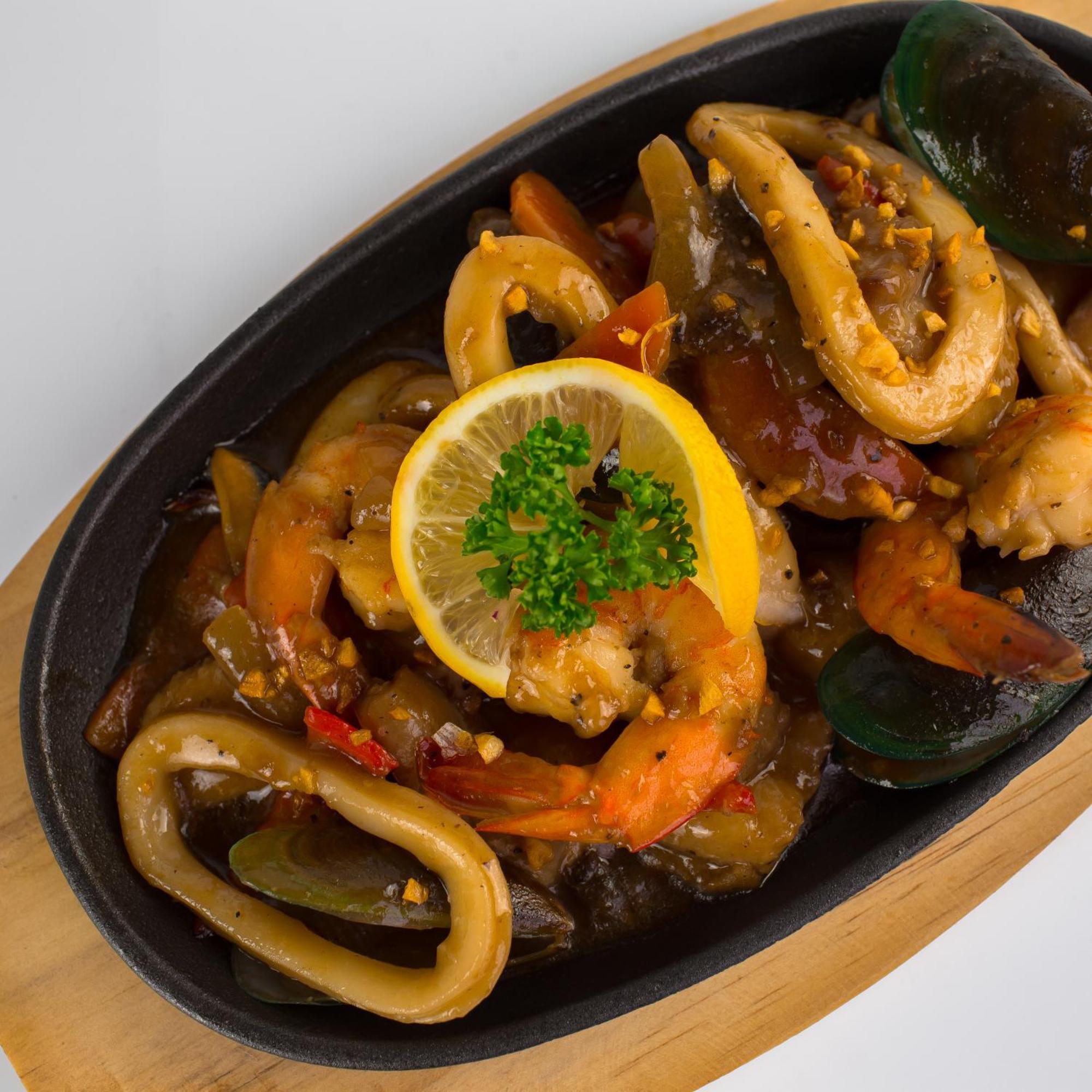 Amalfi718 Hotel Lipa City Zewnętrze zdjęcie