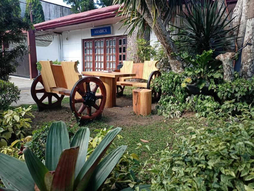 Amalfi718 Hotel Lipa City Zewnętrze zdjęcie